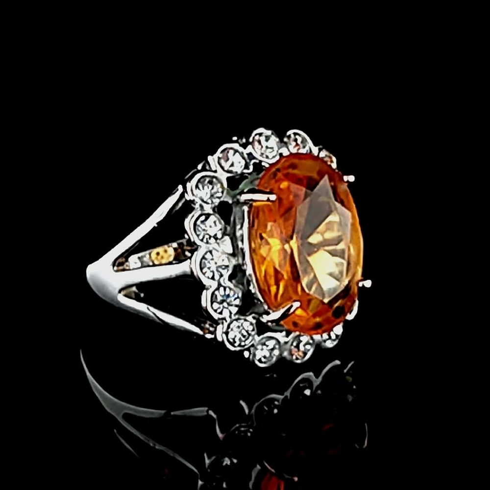Ladies Radiant Oval Cut Ring